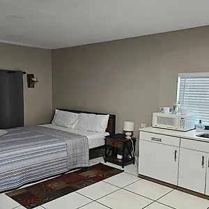  Apartment Castle In Near Airport And Busch Gardens USA
